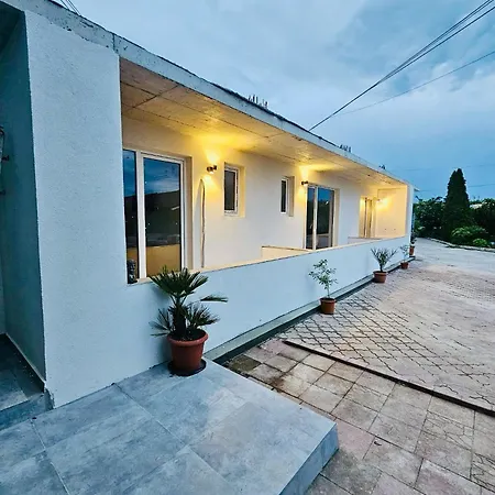 Guest house Casa Bucuria - Aurel Vlaicu